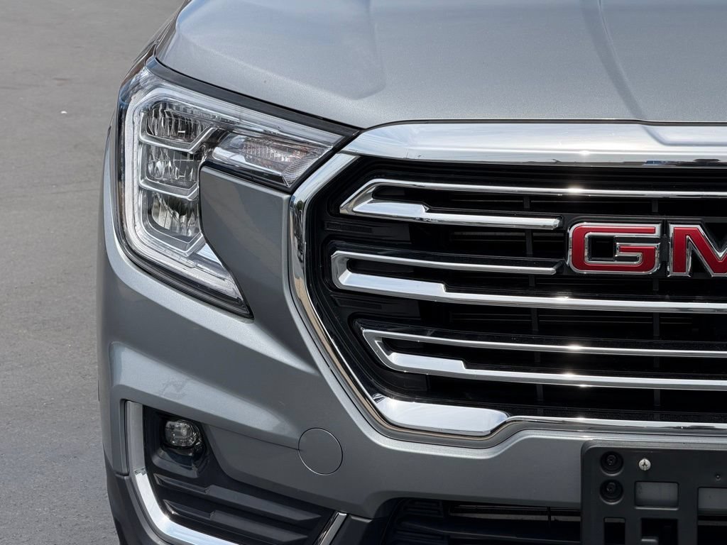 Used 2023 GMC Terrain SLT w/ Infotainment Package II AWD/4WD image 2