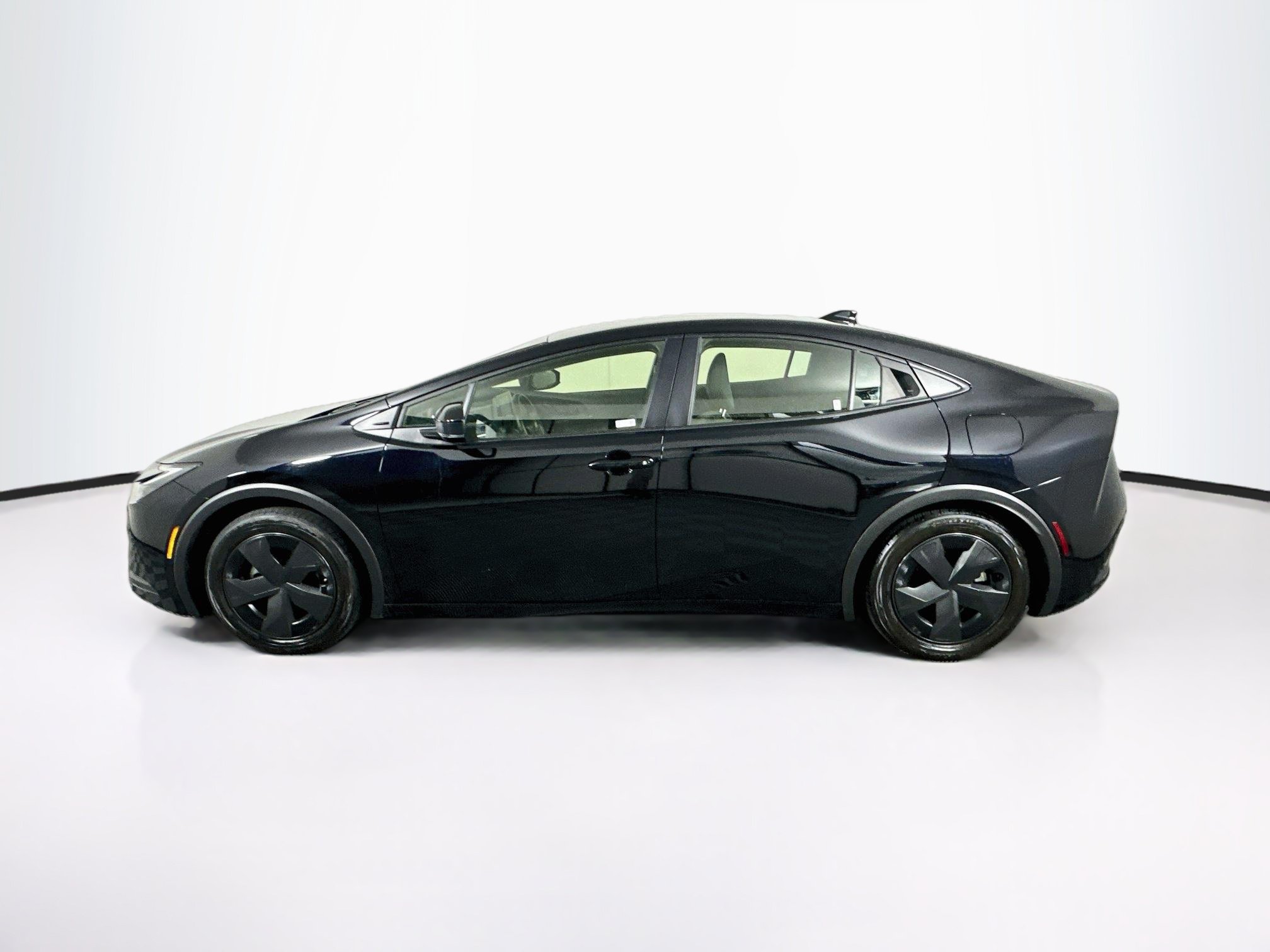 Used 2026 Toyota Prius LE FWD image 4