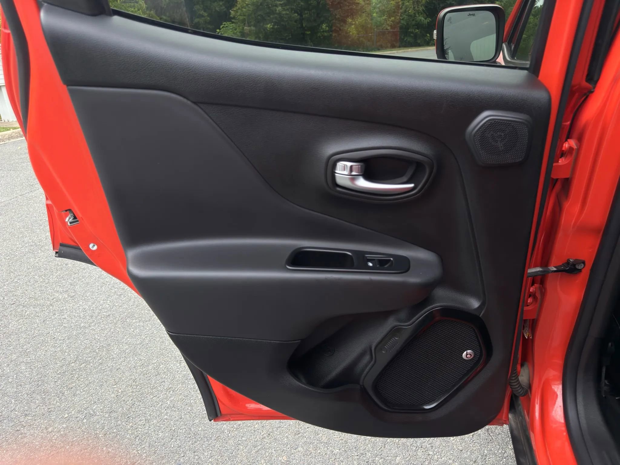 Used 2018 Jeep Renegade Altitude w/ UConnect 8.4 Nav Group image 18