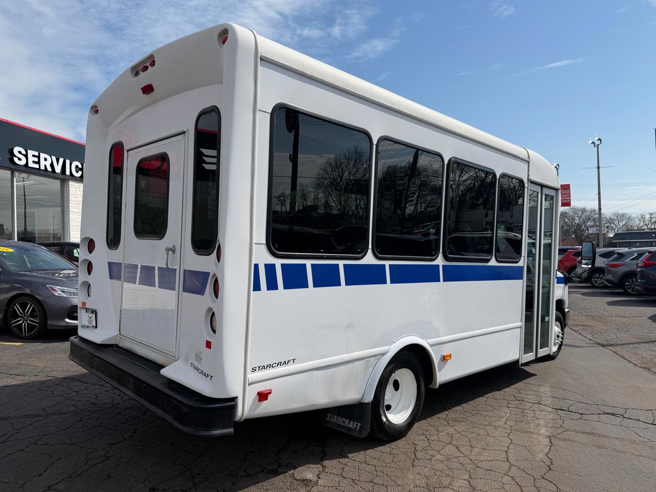 Used 2015 Ford E-350 and Econoline 350 Super Duty image 7