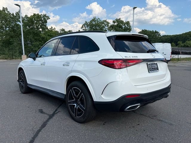 Used 2024 Mercedes-Benz GLC 300 4MATIC image 5