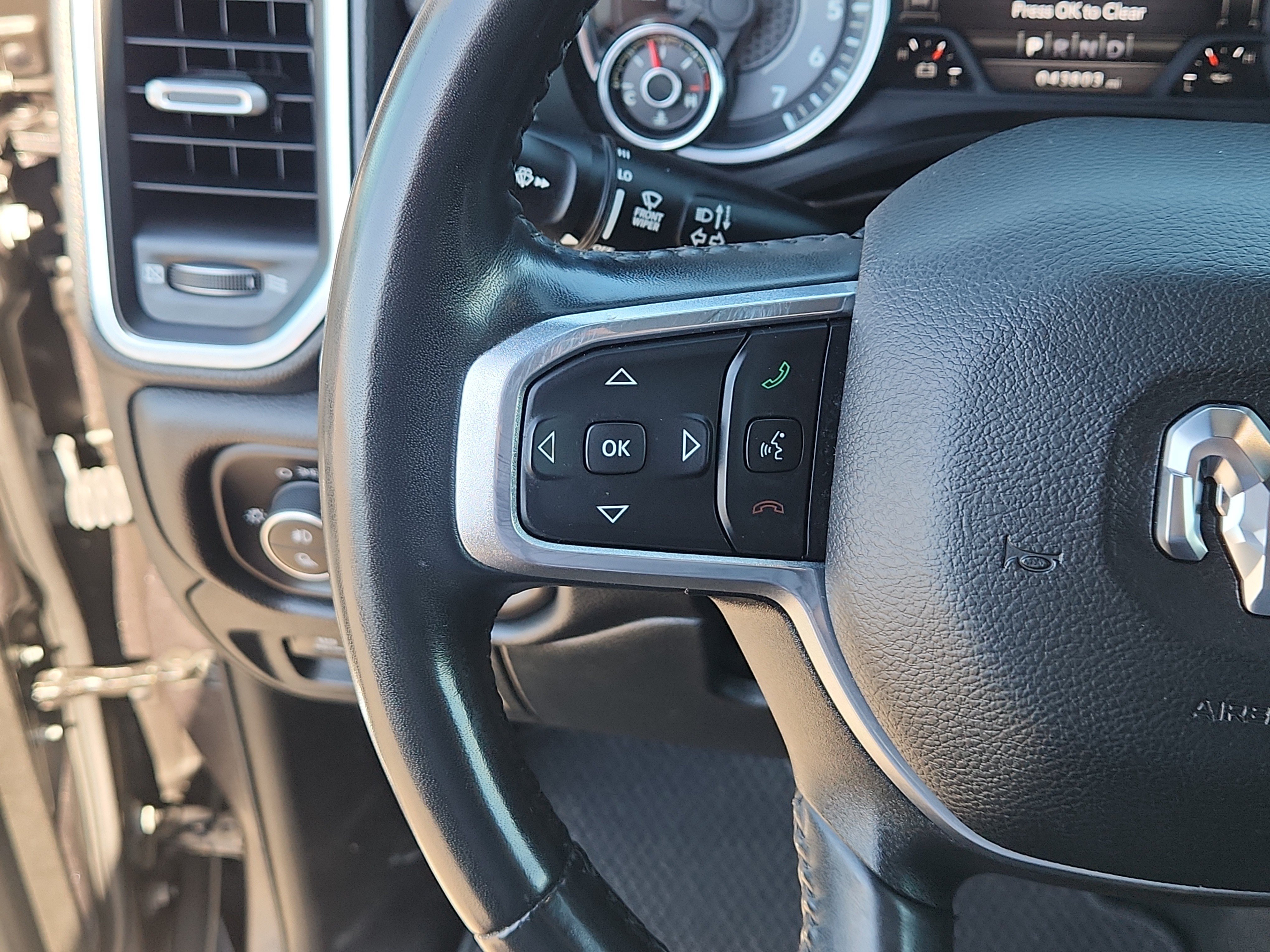 Used 2024 RAM 1500 Laramie AWD/4WD image 16