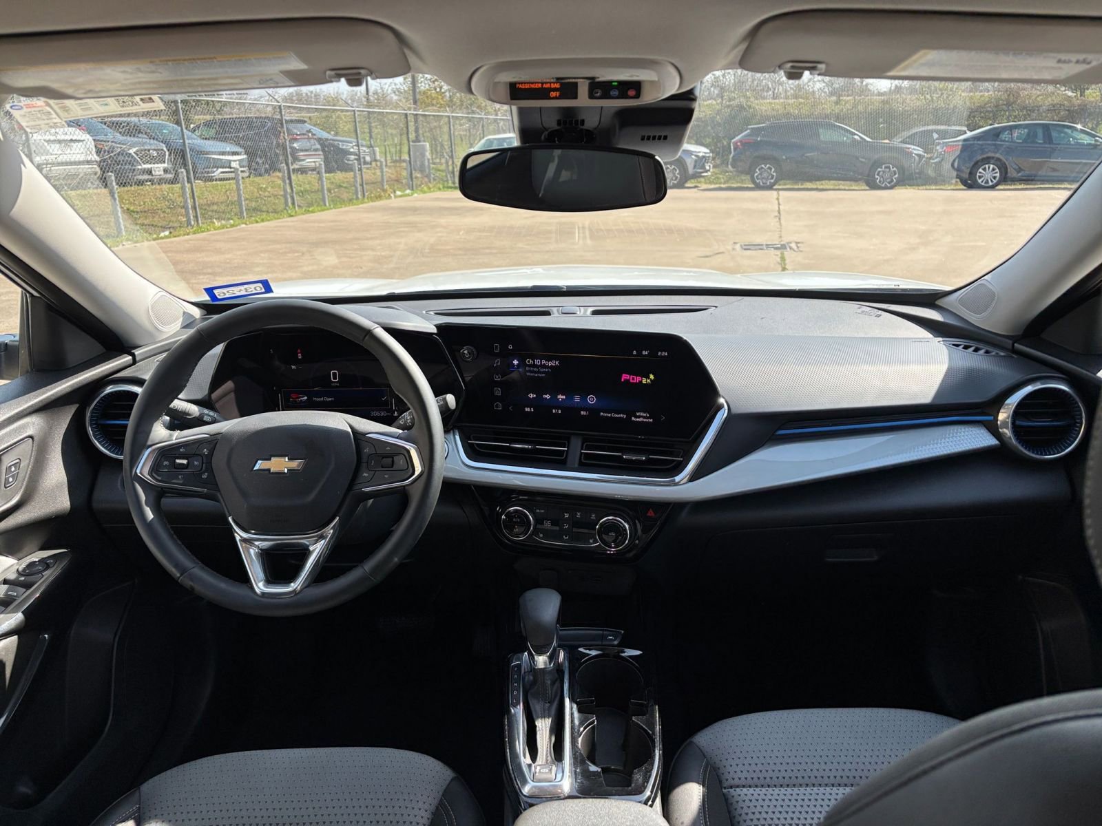 Used 2025 Chevrolet Trax LT w/ LT Convenience Package FWD image 32
