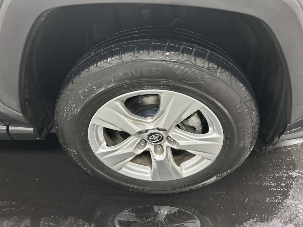 Used 2020 Toyota RAV4 XLE AWD/4WD image 8