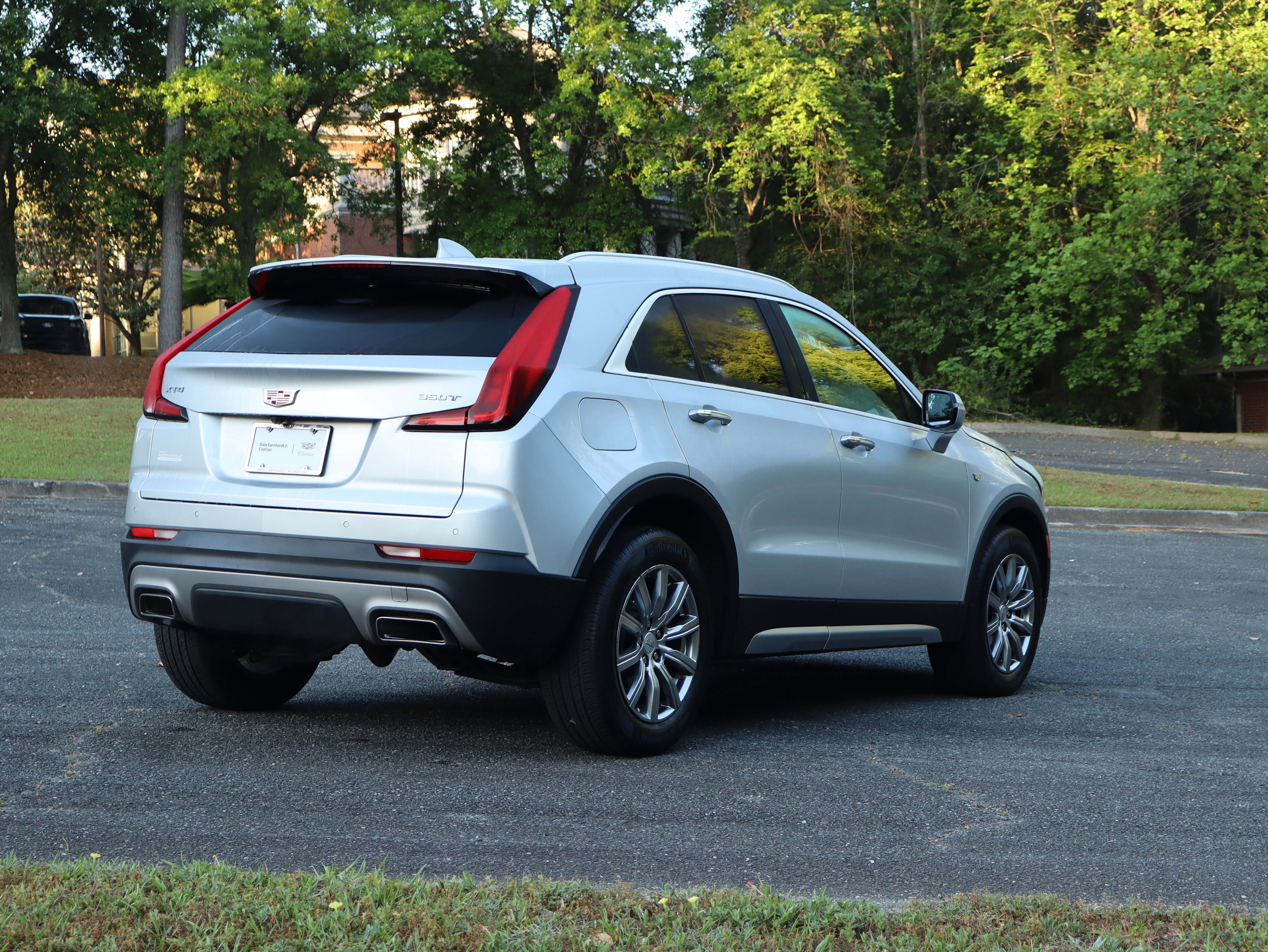 Used 2022 Cadillac XT4 Premium Luxury w/ Enhanced Visibility Package image 7
