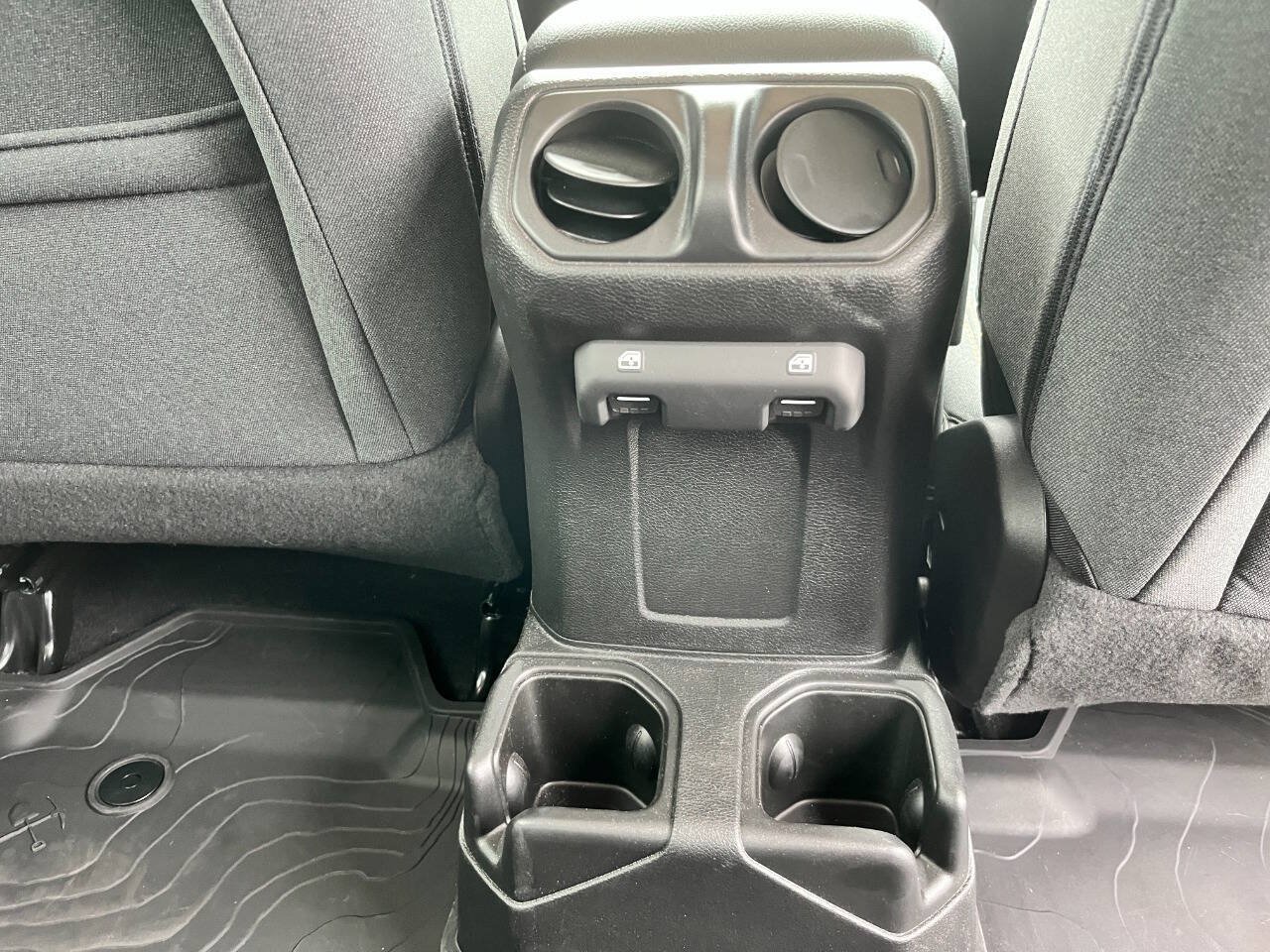 Used 2024 Jeep Gladiator Sport AWD/4WD image 16