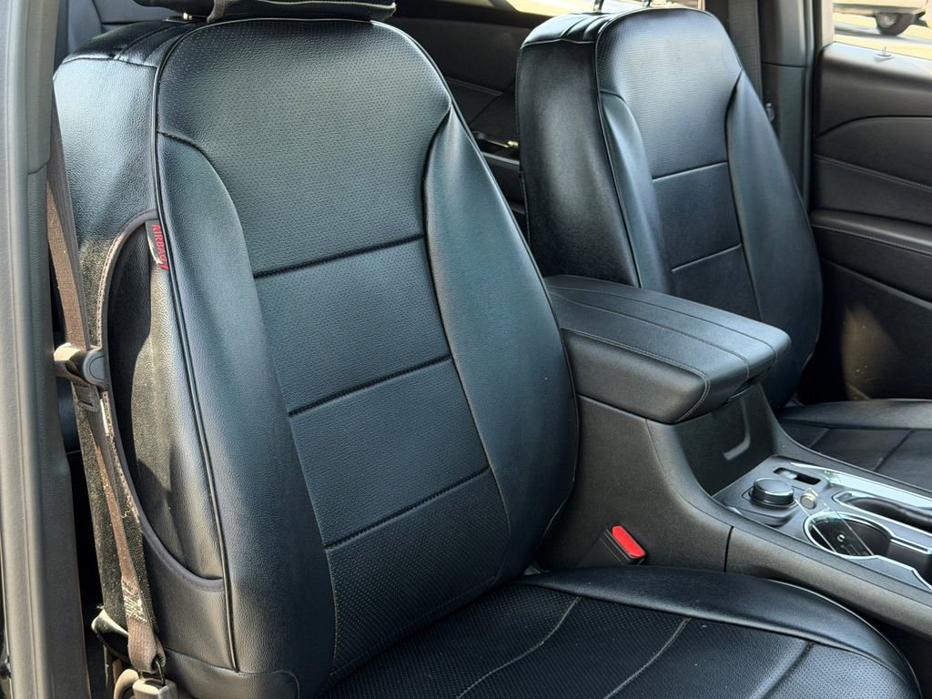 Used 2023 Chevrolet Traverse LT image 9