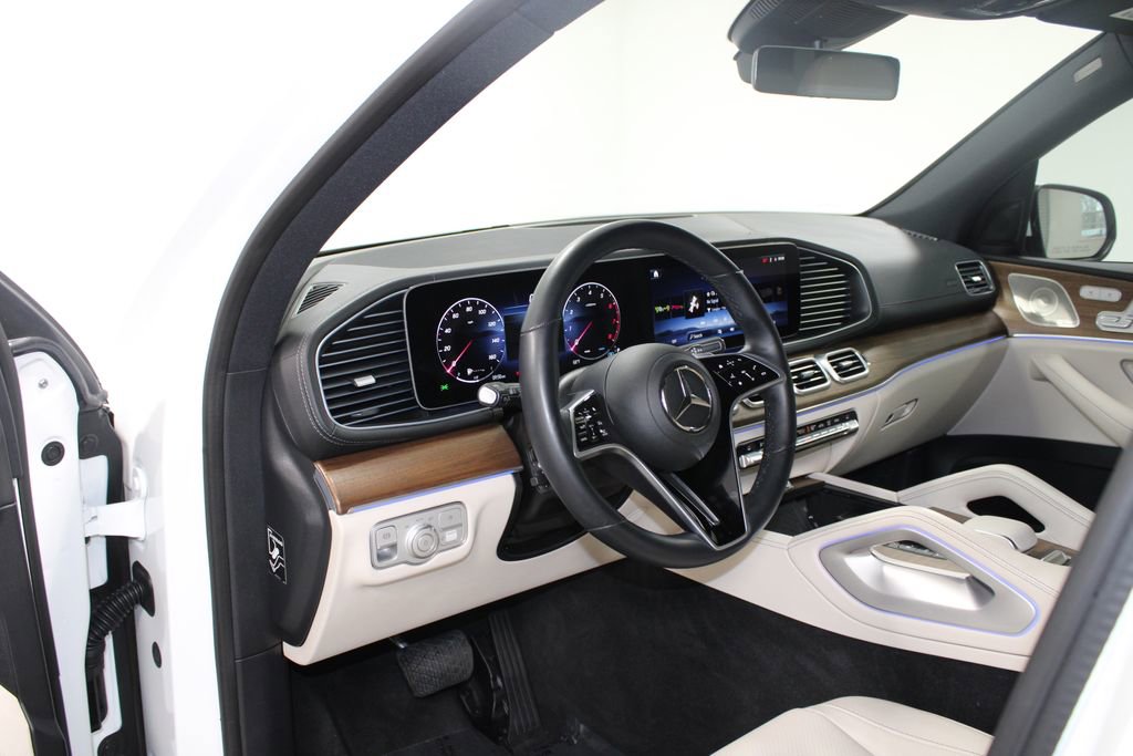 Used 2025 Mercedes-Benz GLS 450 4MATIC image 21