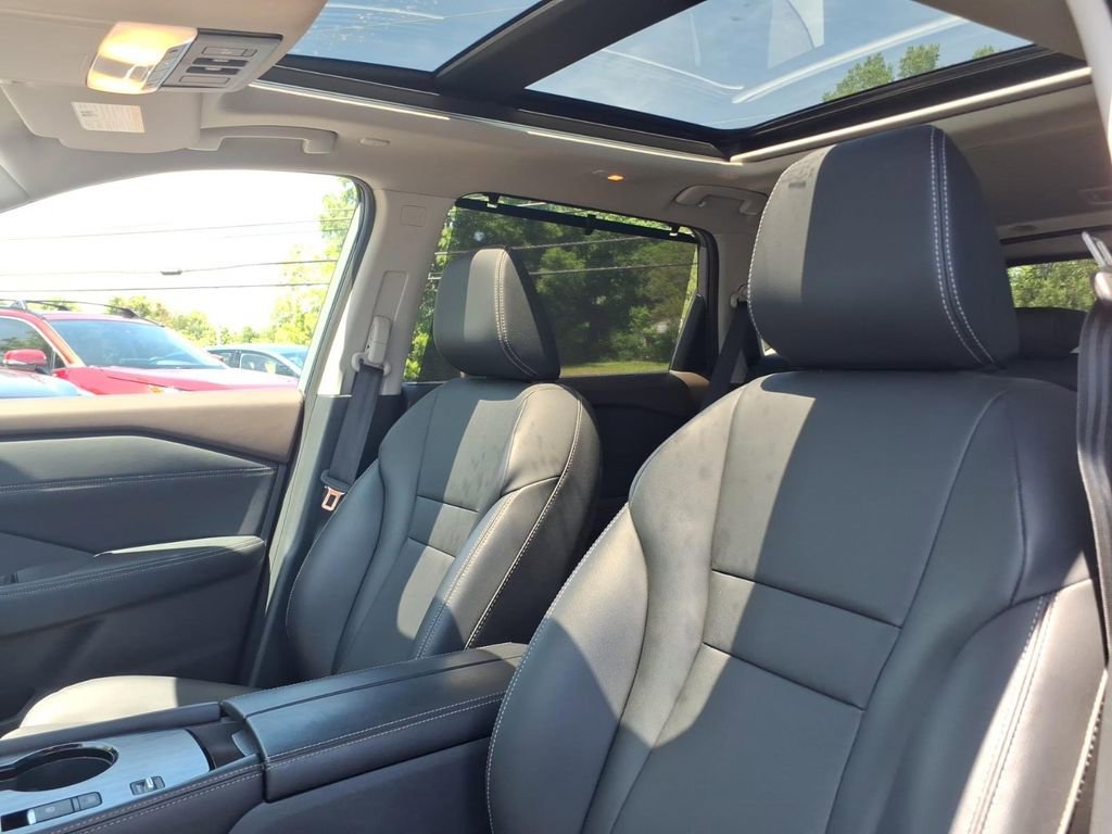 Used 2023 Nissan Rogue SL w/ SL Premium Package FWD image 17