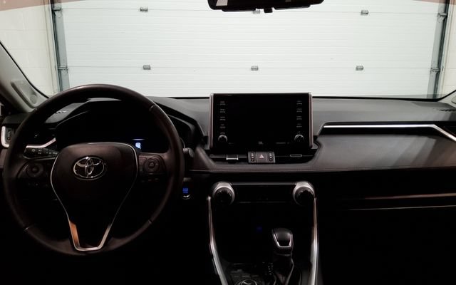 Used 2019 Toyota RAV4 Limited w/ Advanced Technology Package AWD/4WD image 16