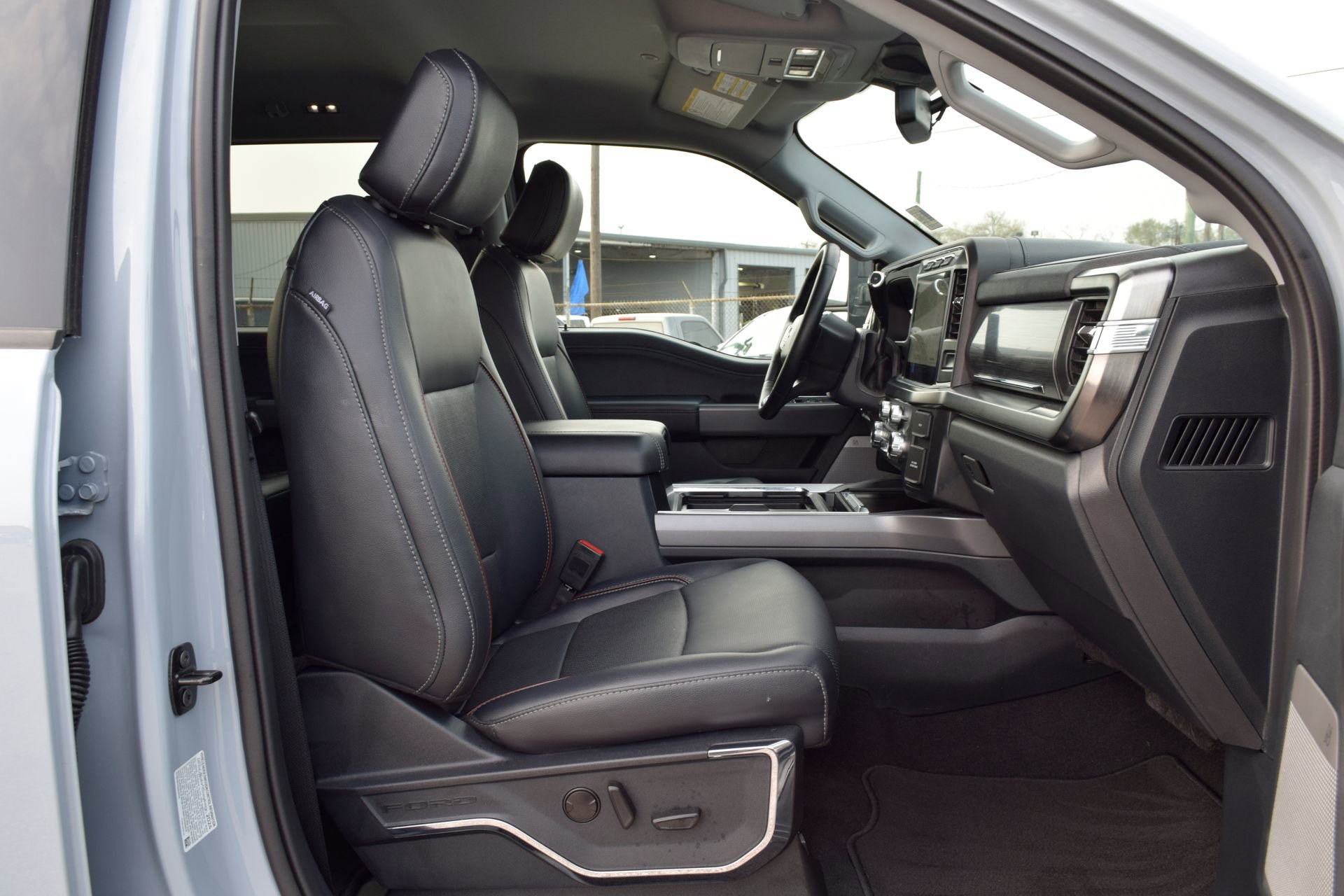 Used 2024 Ford F250 Lariat w/ Black Appearance Package image 23