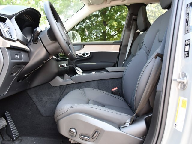 New 2026 Volvo XC90 B6 Plus w/ Protection Package Premier image 16