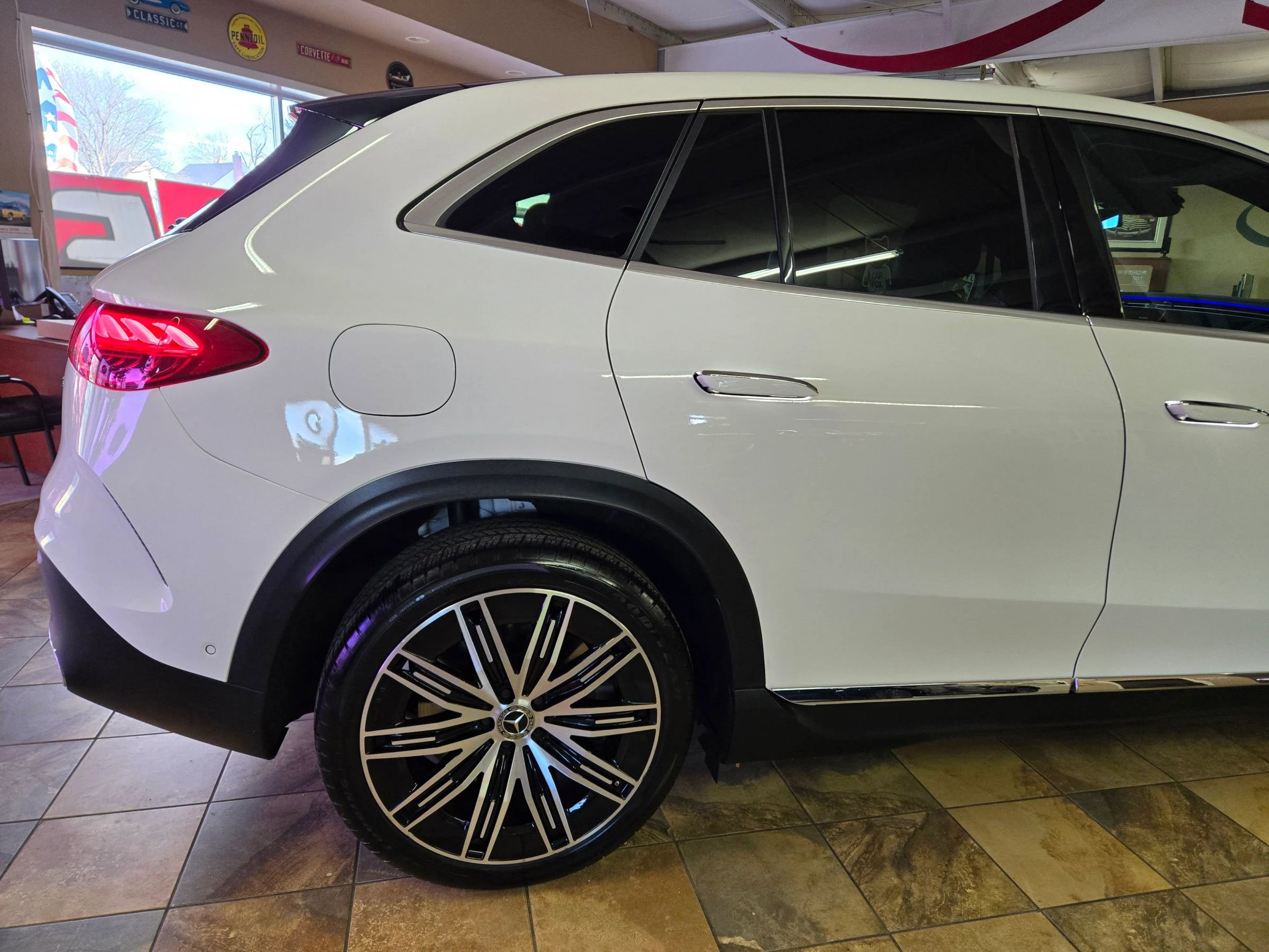 Used 2023 Mercedes-Benz EQE 500 4MATIC SUV image 11