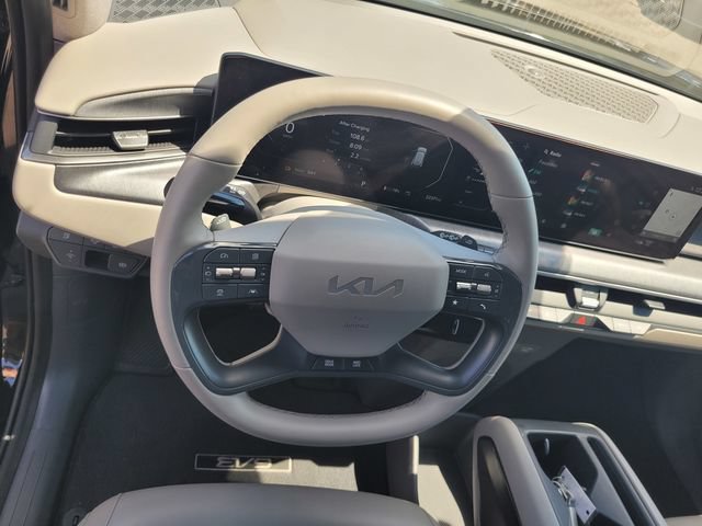 Used 2024 Kia EV9 Wind AWD/4WD image 30