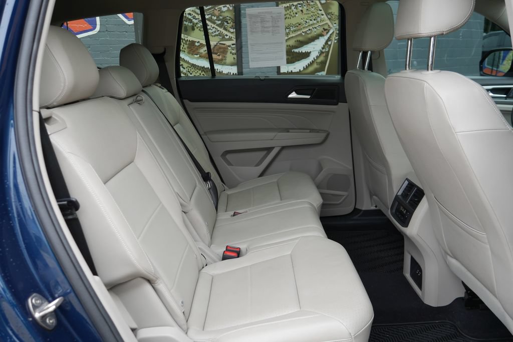 Used 2023 Volkswagen Atlas SEL R-Line AWD/4WD image 7