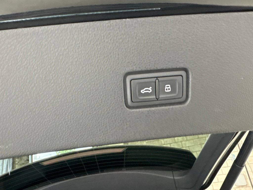 Certified 2025 Audi Q8 Premium Plus AWD/4WD image 21