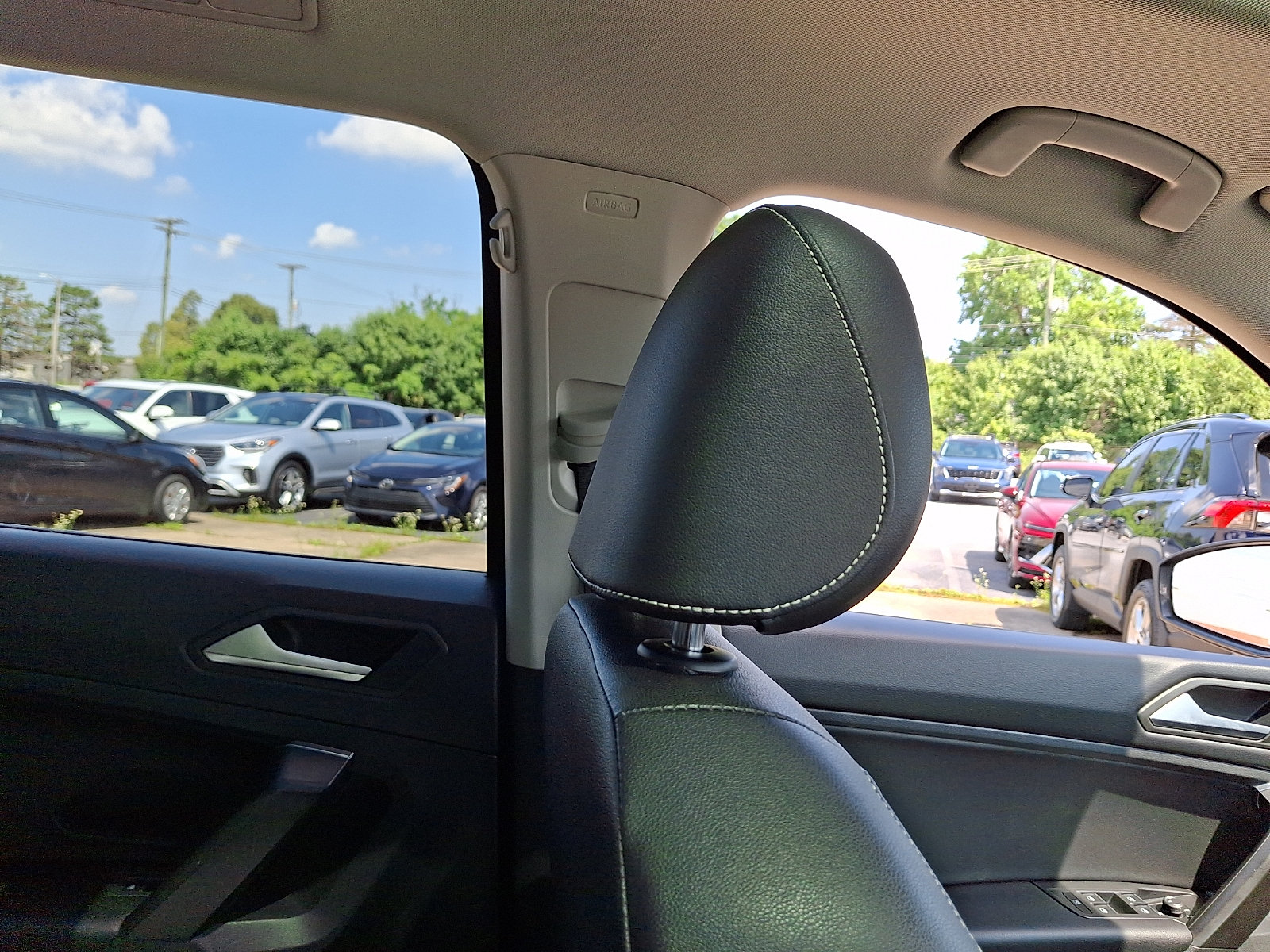 Used 2021 Volkswagen Tiguan SE w/ Panoramic Sunroof Package AWD/4WD image 13