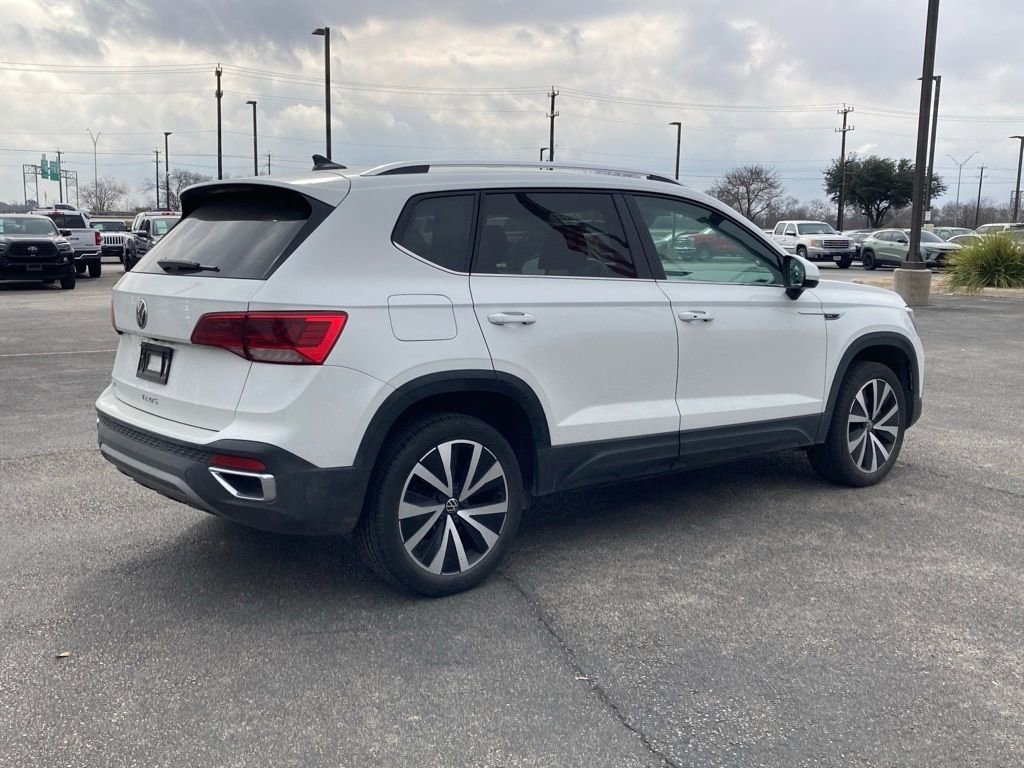 Used 2024 Volkswagen Taos SE FWD image 4