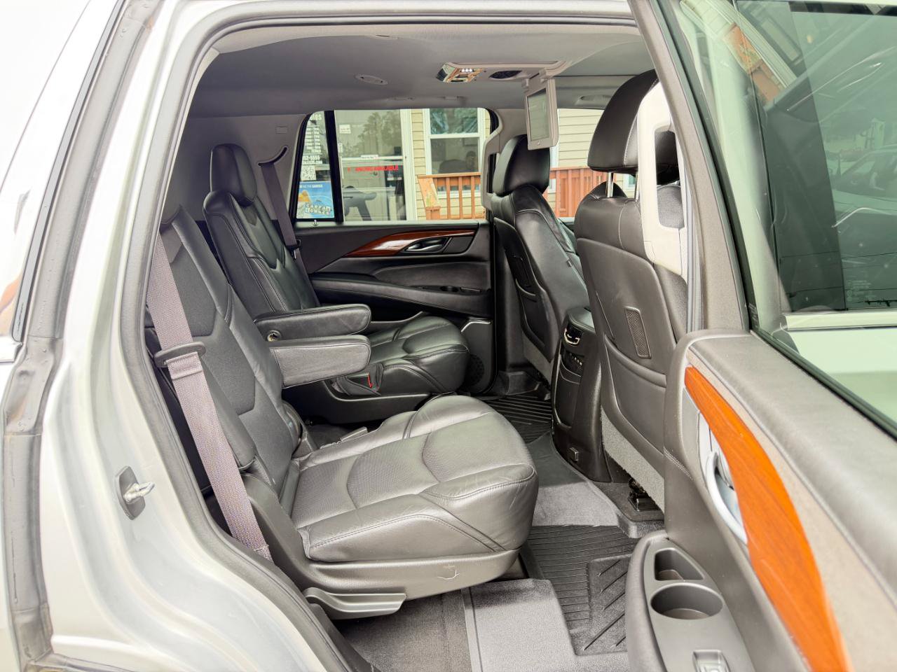 Used 2017 Cadillac Escalade Luxury AWD/4WD image 48