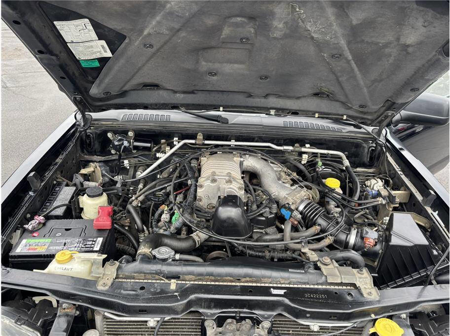 Used 2003 Nissan Frontier SVE image 18