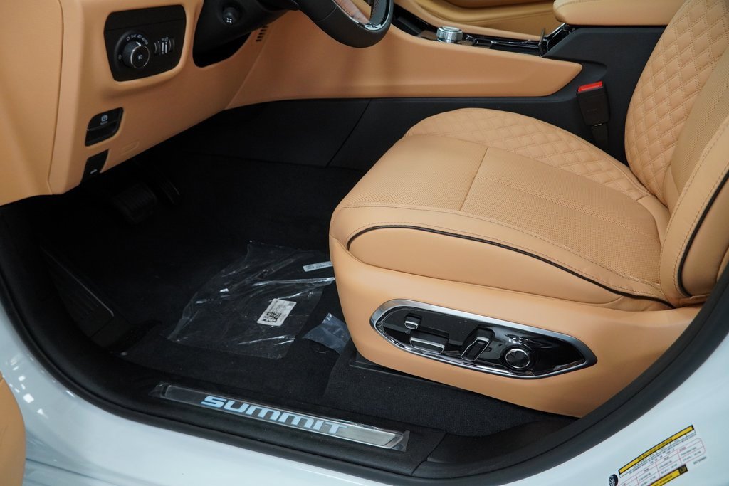 New 2025 Jeep Grand Cherokee Summit image 30