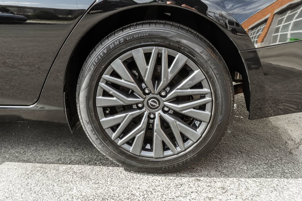 Used 2024 Nissan Altima 2.5 SV image 29