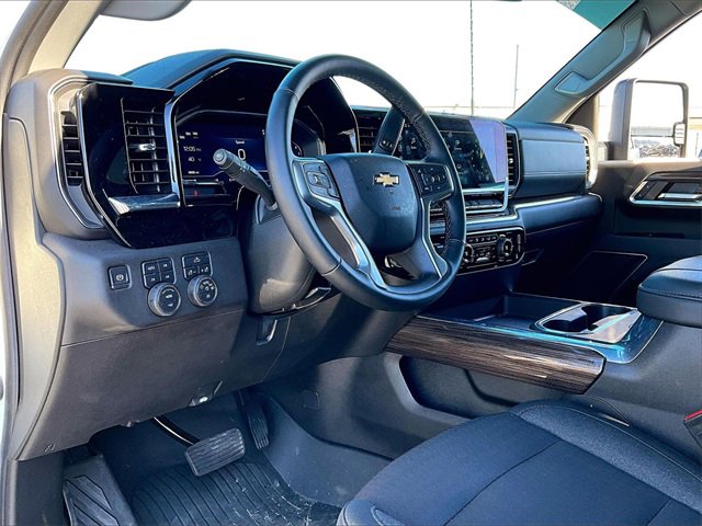 Used 2025 Chevrolet Silverado 2500 LT image 7