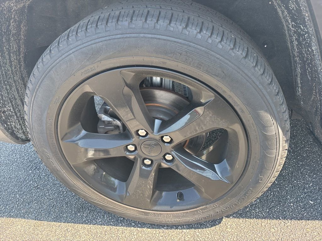 Used 2023 Jeep Grand Cherokee Limited w/ Black Appearance Package image 11