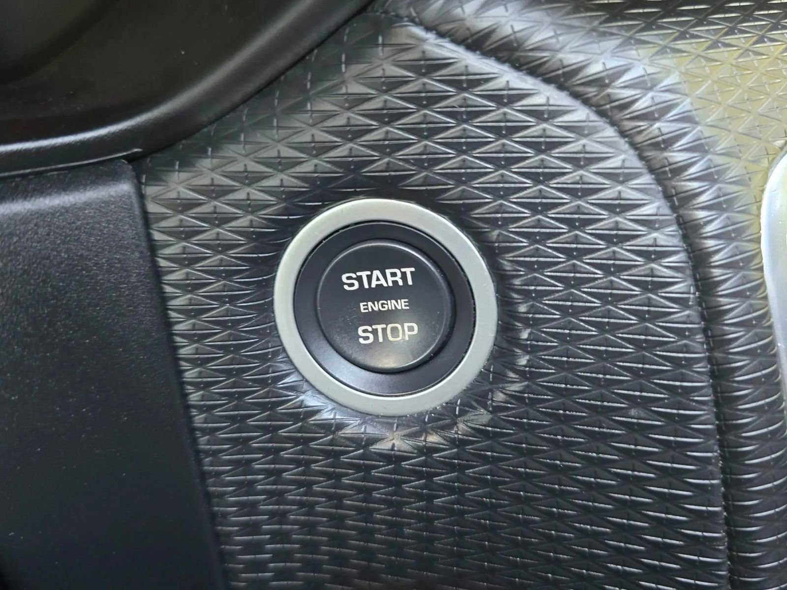 Used 2018 Land Rover Range Rover Velar S image 21