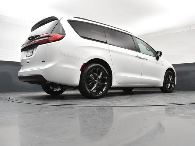 New 2026 Chrysler Pacifica Select w/ S Appearance Package AWD/4WD image 24