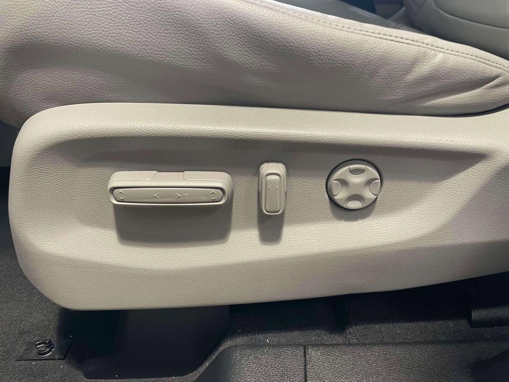 Certified 2024 Honda Odyssey EX-L image 17