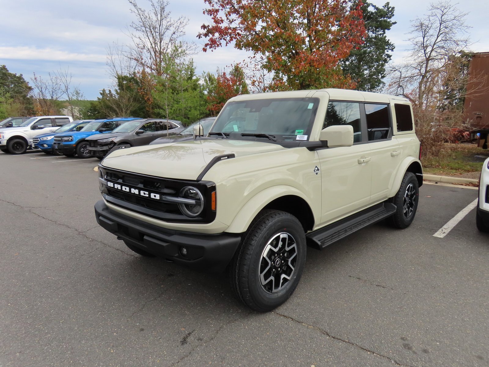 New 2025 Ford Bronco Outer Banks image 3