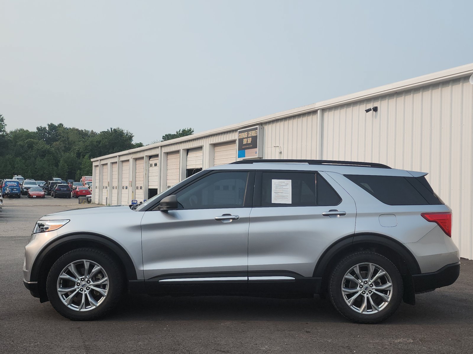 Used 2020 Ford Explorer XLT w/ Equipment Group 202A AWD/4WD image 2