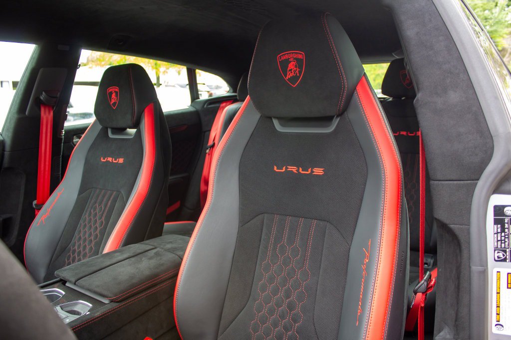 Used 2024 Lamborghini Urus Performante AWD/4WD image 12