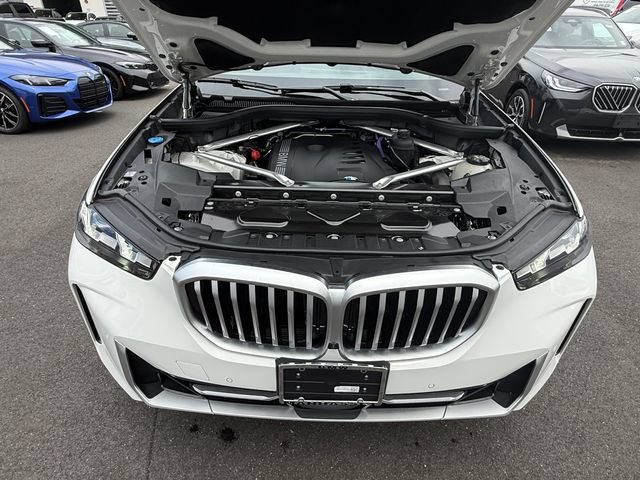 Used 2025 BMW X5 xDrive40i w/ Parking Assistance Package AWD/4WD image 28