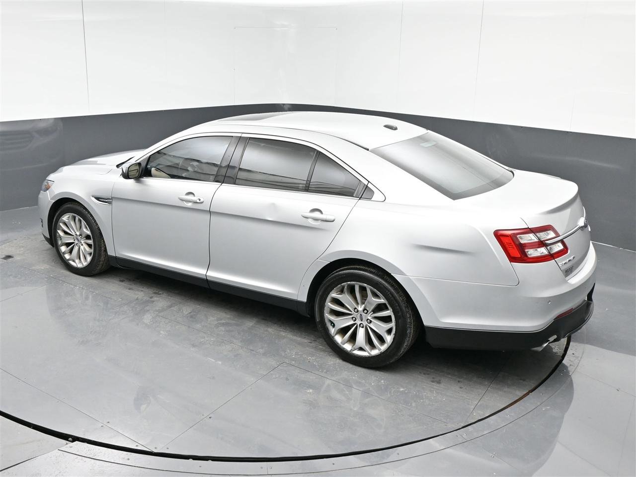 Used 2018 Ford Taurus Limited FWD image 27