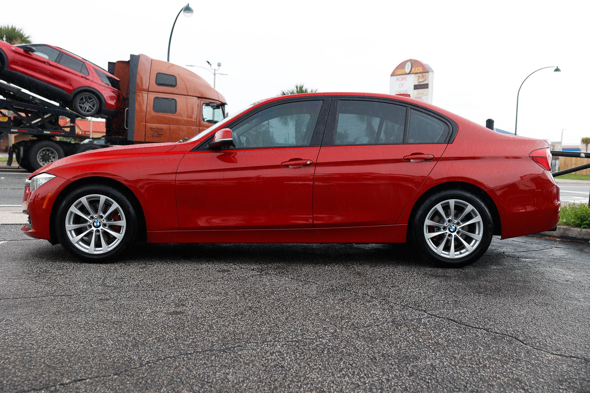 Used 2017 BMW 320i xDrive Sedan AWD/4WD image 4