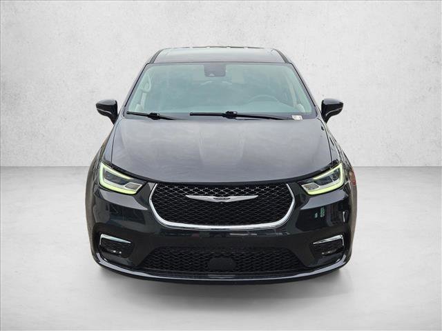 Used 2024 Chrysler Pacifica Select image 2