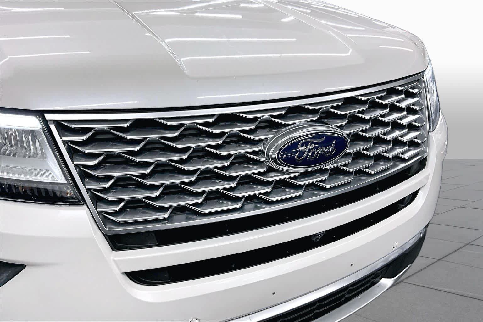 Used 2018 Ford Explorer Platinum AWD/4WD image 29