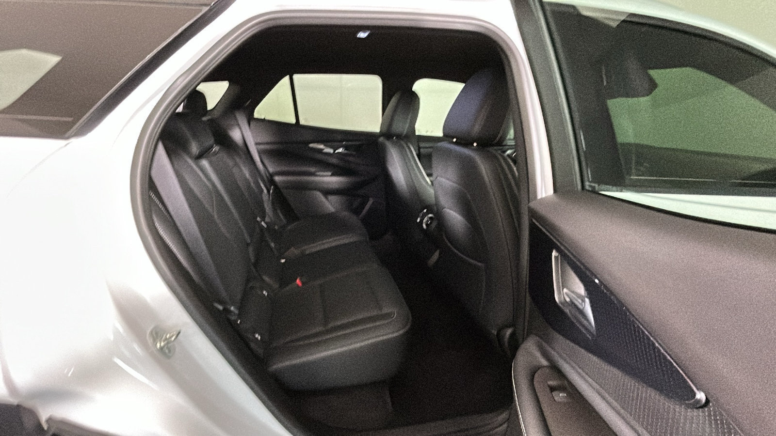 Used 2024 Chevrolet Blazer EV LT AWD/4WD image 35