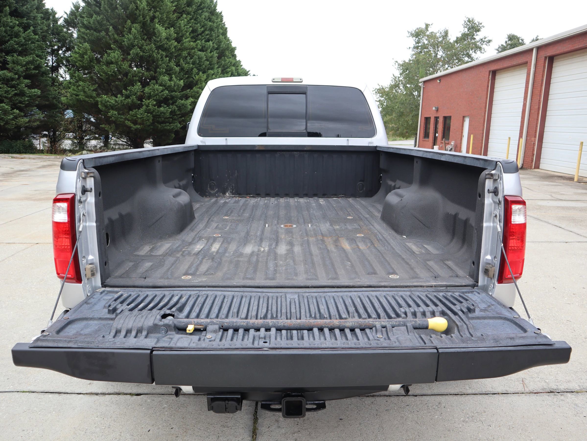 Used 2015 Ford F350 Lariat w/ Lariat Interior Package image 5