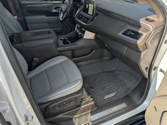 Used 2023 GMC Yukon SLT w/ SLT Luxury Package image 12
