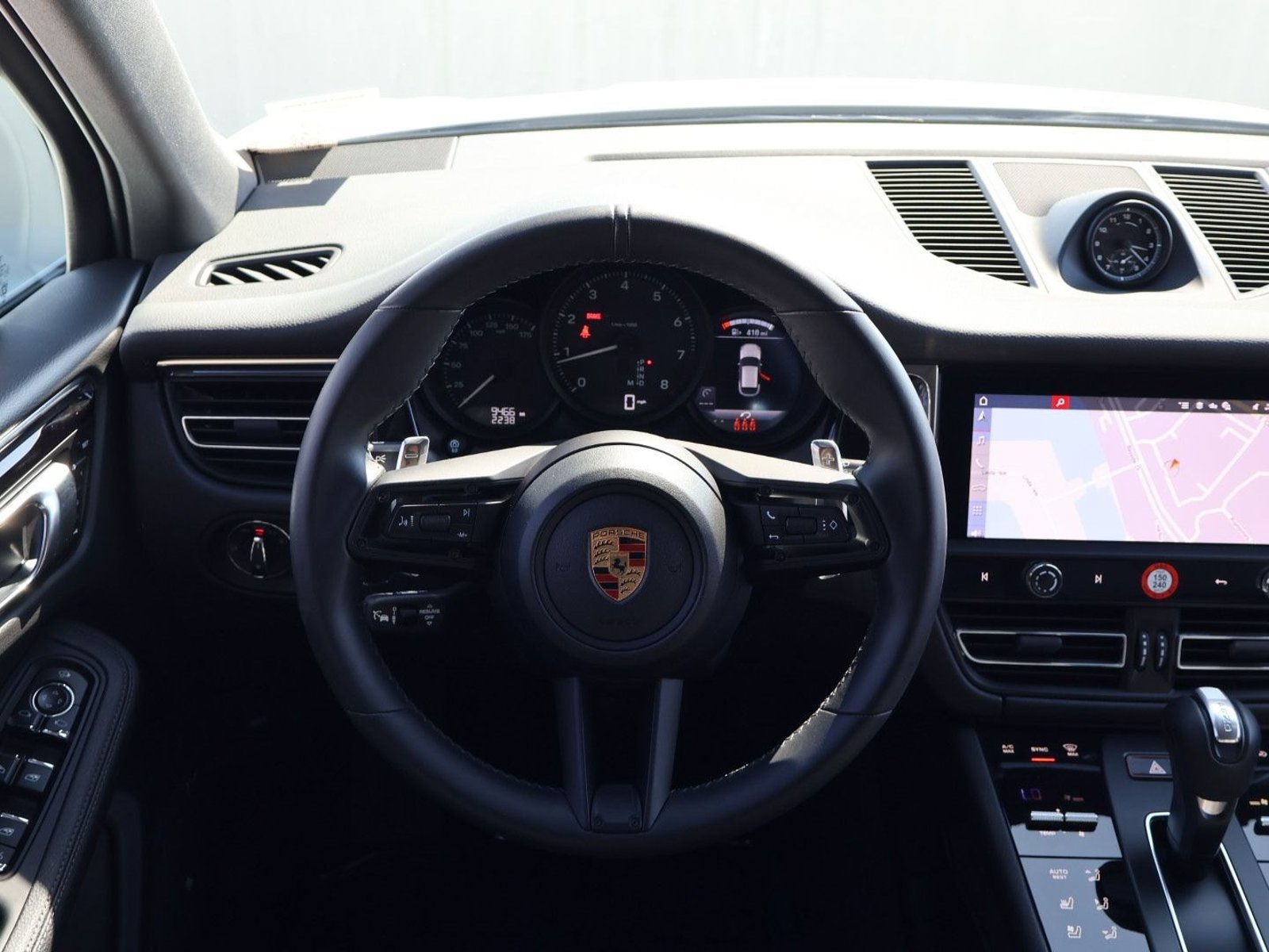 Certified 2026 Porsche Macan AWD/4WD image 15