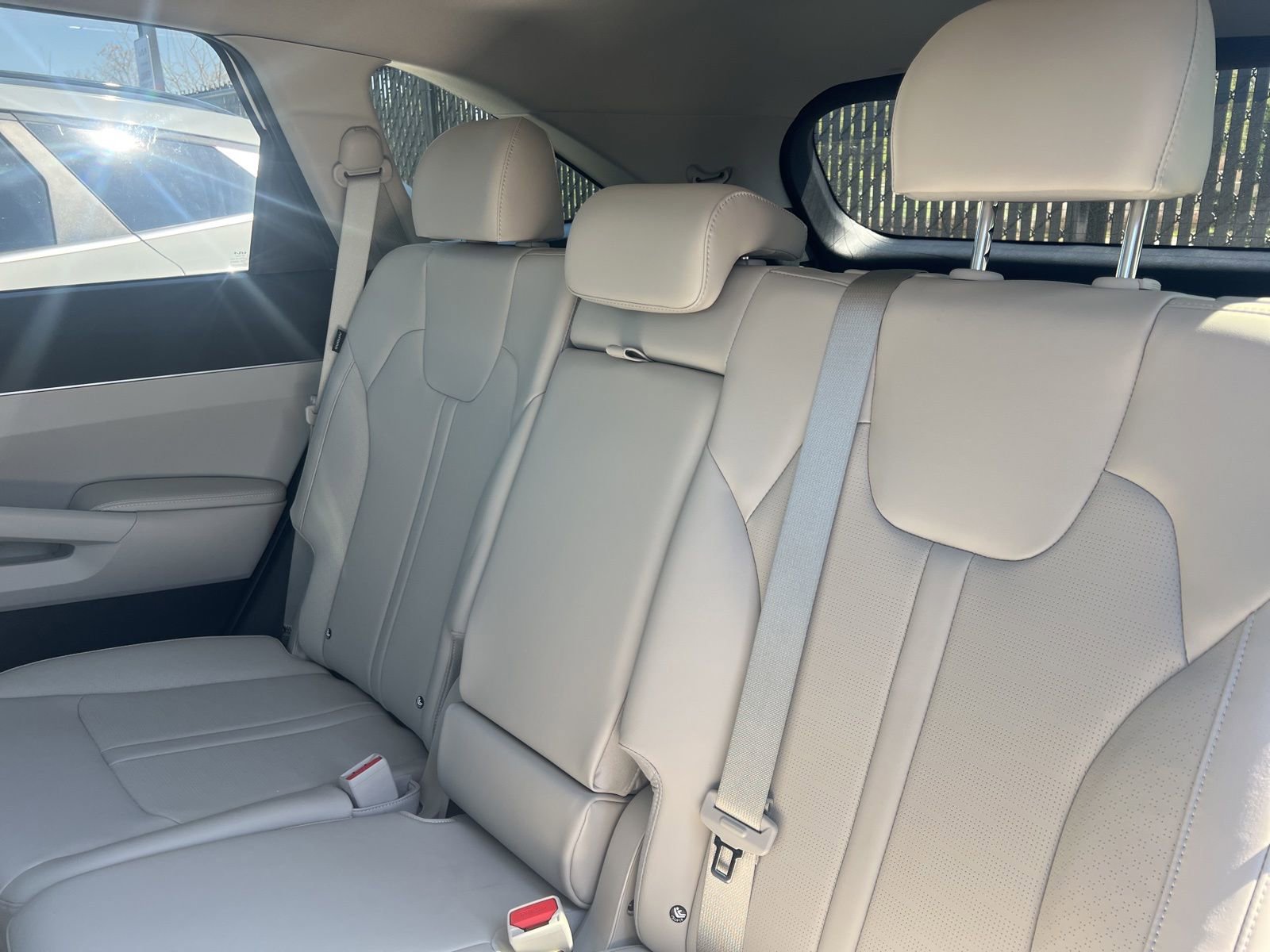 Used 2025 Kia Sorento S w/ Panoramic Sunroof Package image 9
