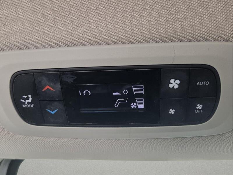 Used 2023 Chrysler Pacifica Touring-L FWD image 14