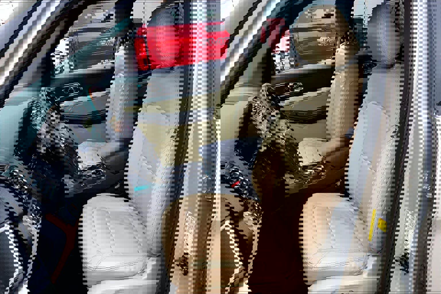 Used 2017 Ford Explorer XLT w/ Equipment Group 202A FWD image 8