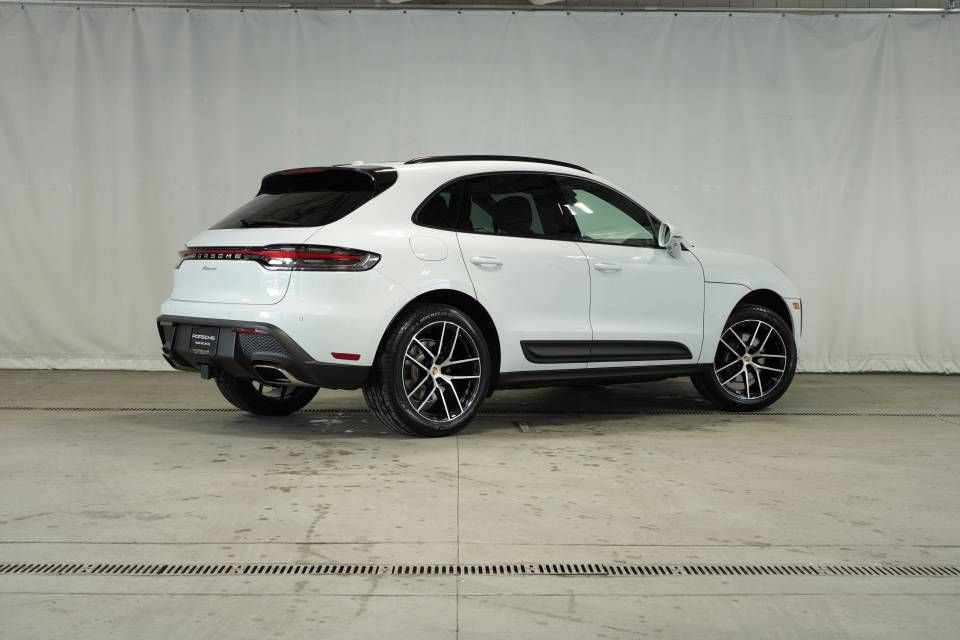 Certified 2025 Porsche Macan AWD/4WD image 7