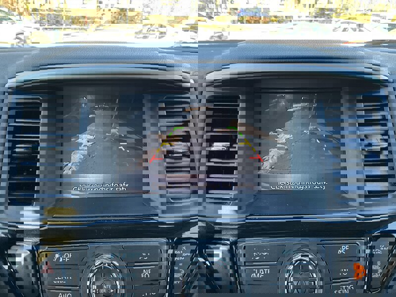 Used 2018 Nissan Pathfinder S image 24