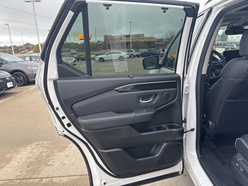 Certified 2025 Honda Pilot Elite image 41