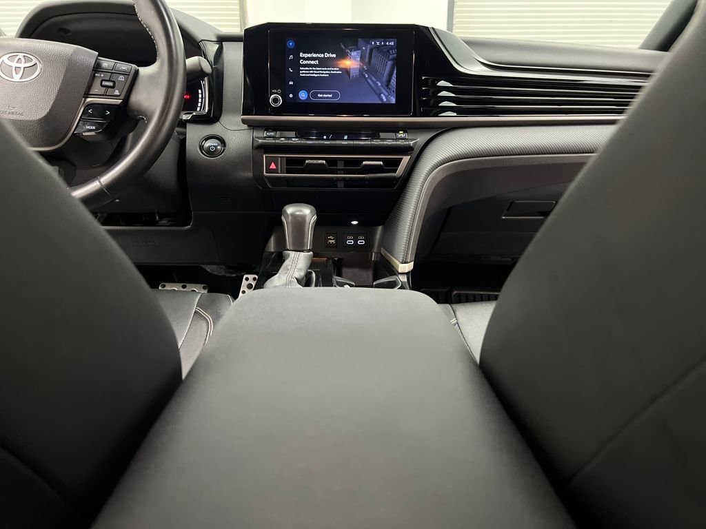 Used 2025 Toyota Camry SE FWD image 33